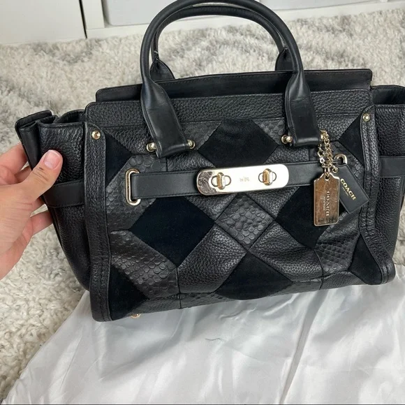 Coach Swagger In Patchwork Pebble Black Leather shoulder Bag